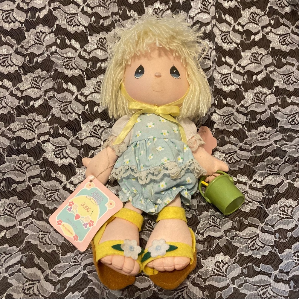 💎 (4/$30) Precious Moments June Doll of the Month (Second Edition - 1988)